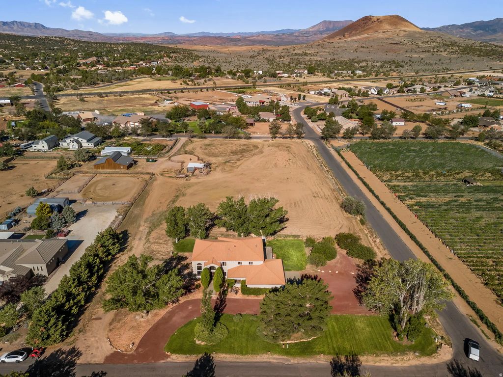 1217 N Horsemans Park Dr, Dammeron Valley