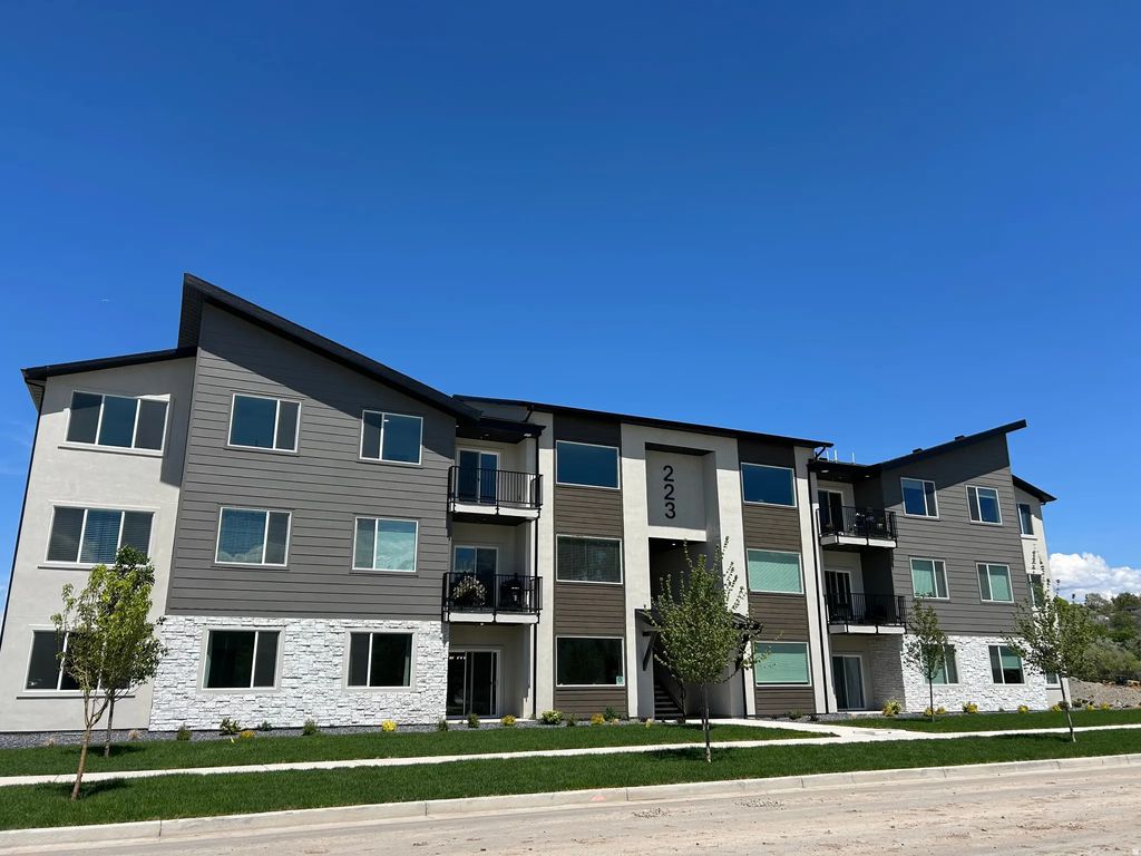 6541 W Herring Ln A-102, West Jordan