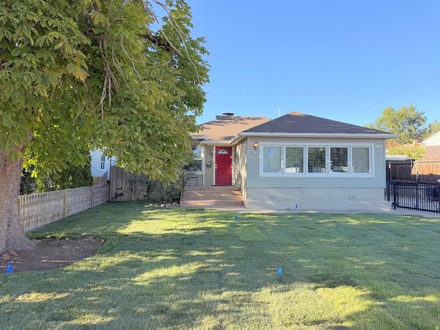 2381 E Lakeview Dr, Millcreek