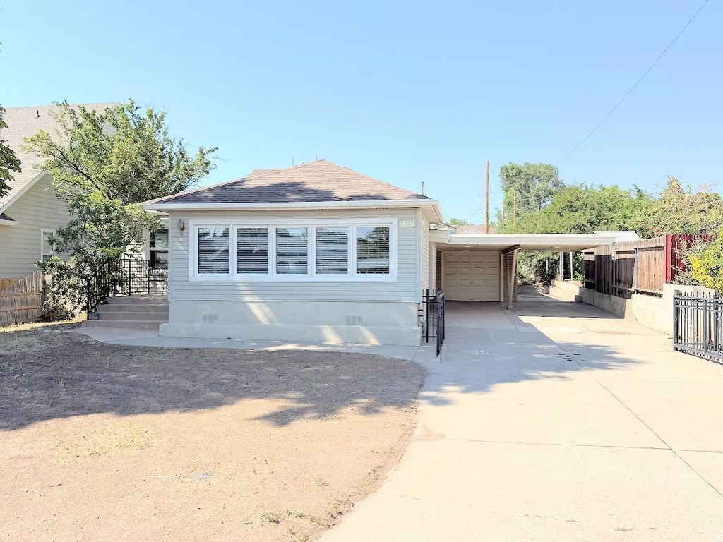 2381 E Lakeview Dr, Millcreek