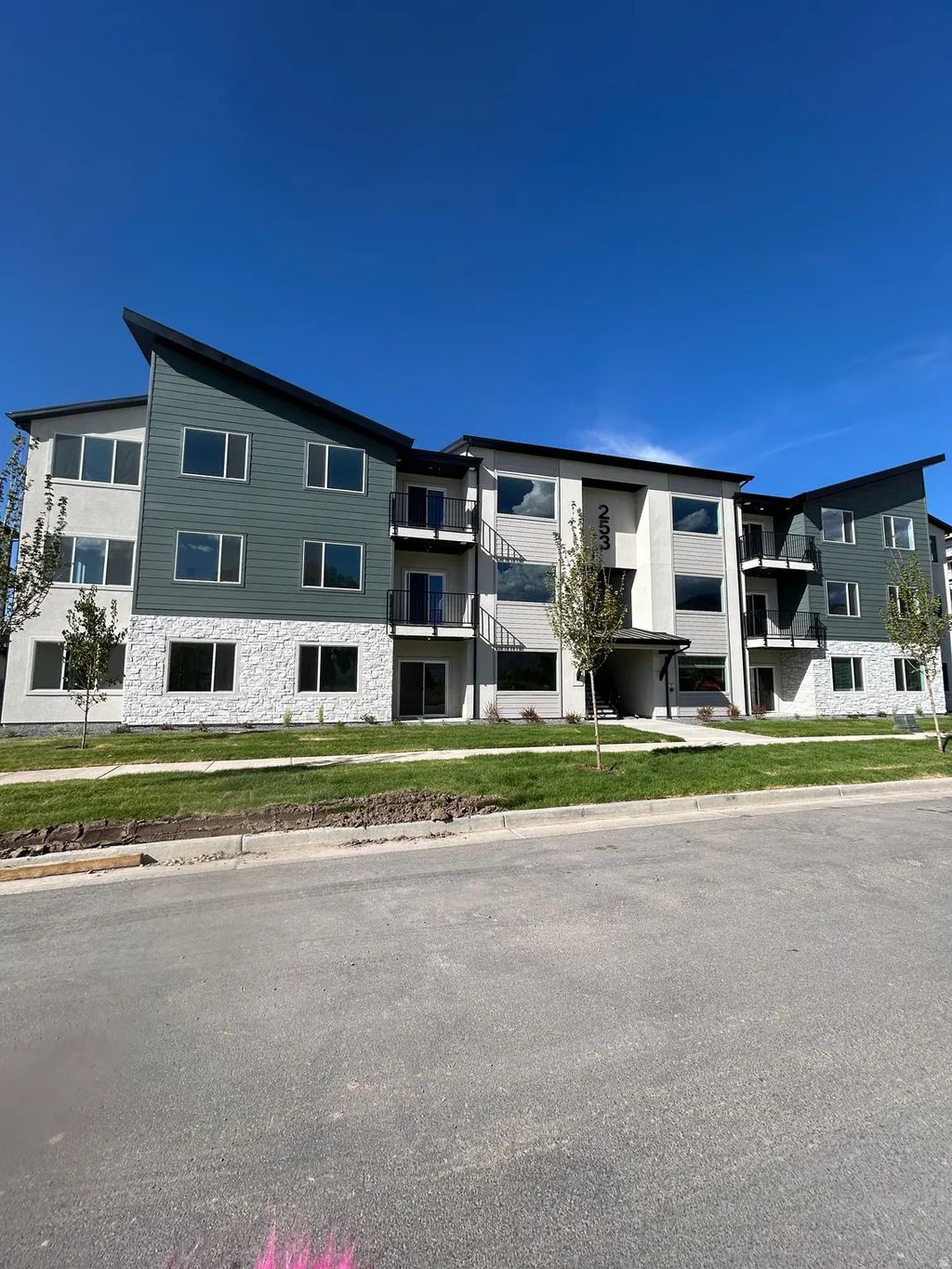 253 E Volunteer S 8-203, Spanish Fork