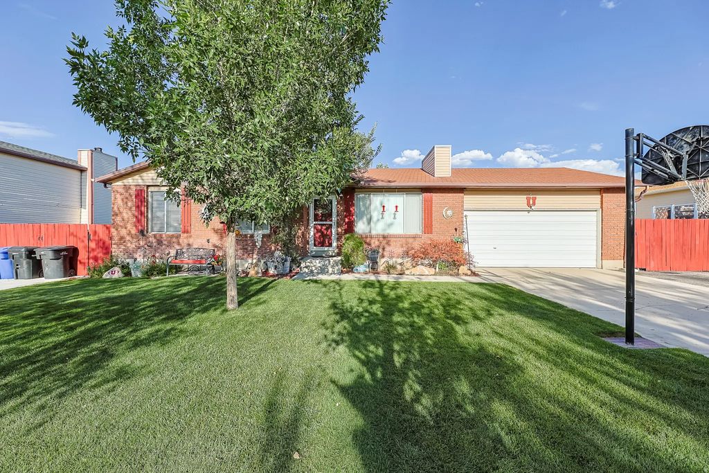 8557 S Mcintyre Way, West Jordan