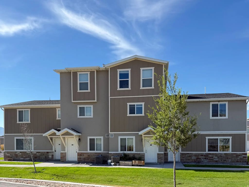 211 E 700 N 23, Vineyard
