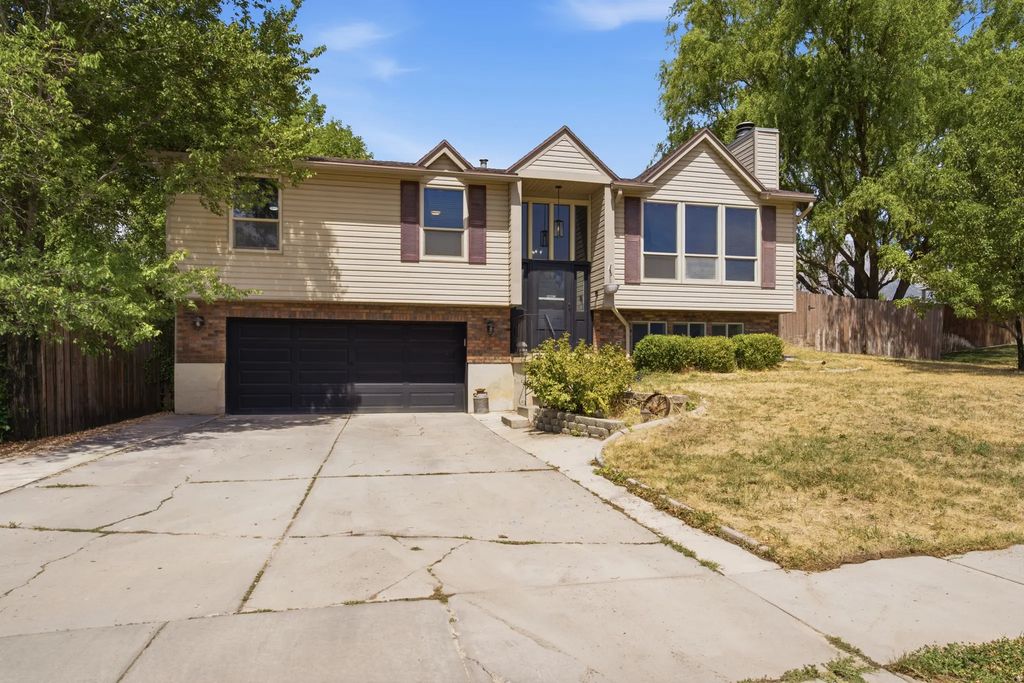 350 W Hunting Creek Dr N, Harrisville