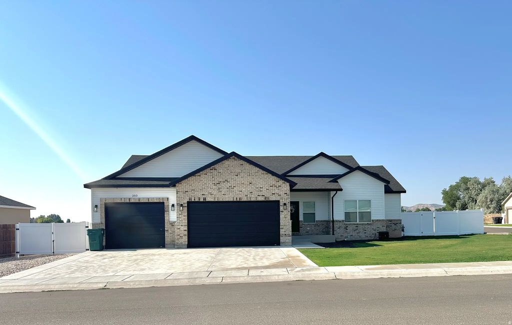 203 W 1000 S, Vernal