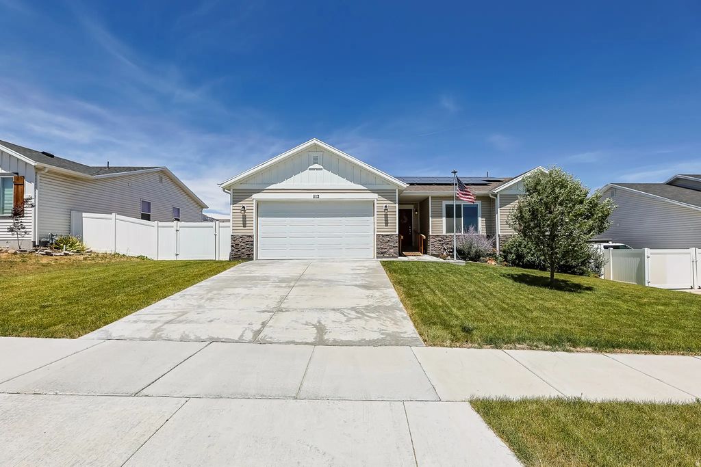 1112 W Honeycomb Dr, Grantsville