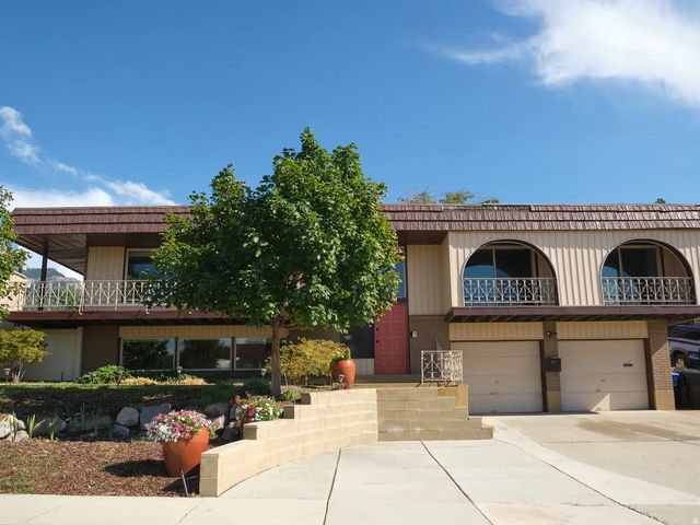 2546 E Campus Dr, Cottonwood Heights