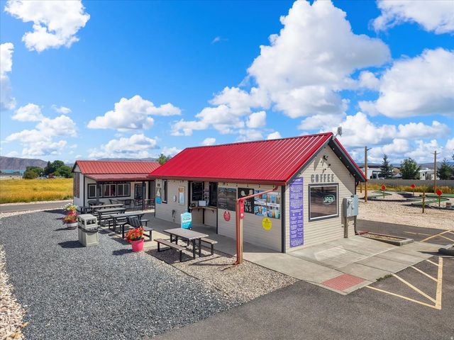 220 W 10 St S, Garden City