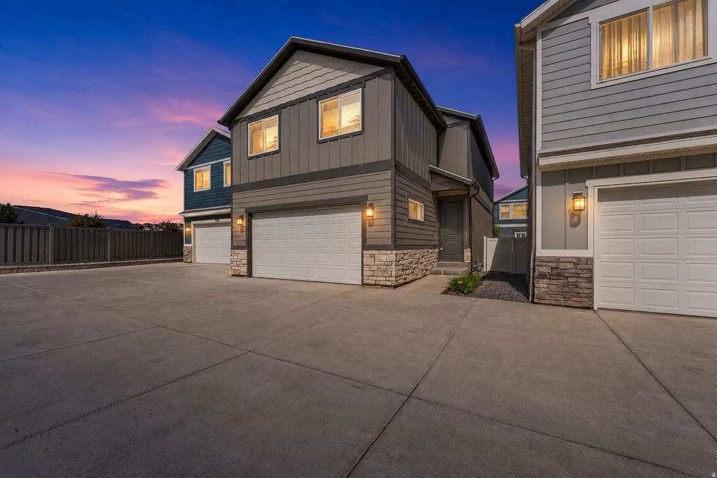 8704 N Pebble Aly, Eagle Mountain