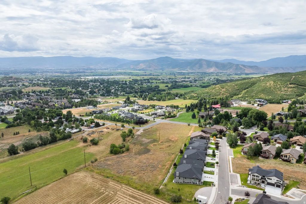 950 Swiss Alpine Rd, Midway