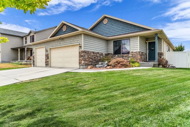 915 N Opal Ln, Tooele
