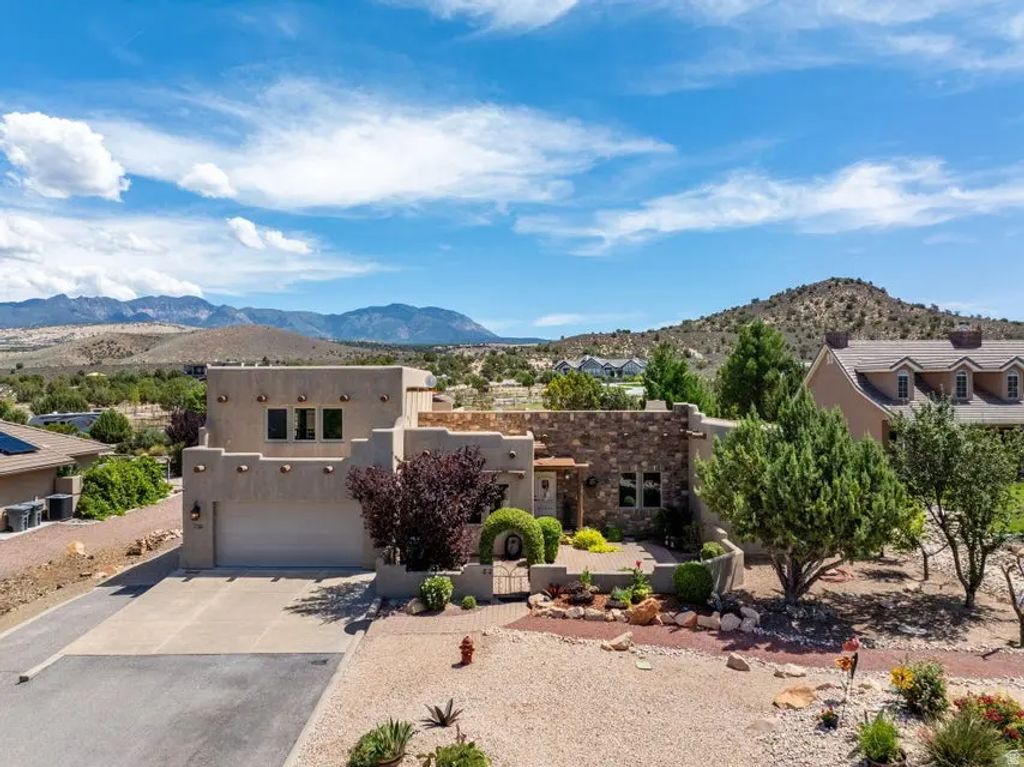 738 N High Ground Dr, Dammeron Valley