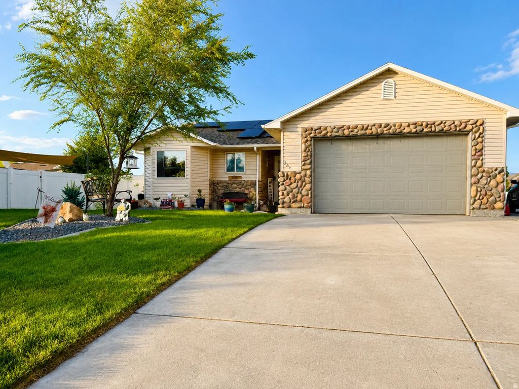 262 E Poplar Ct, Garland