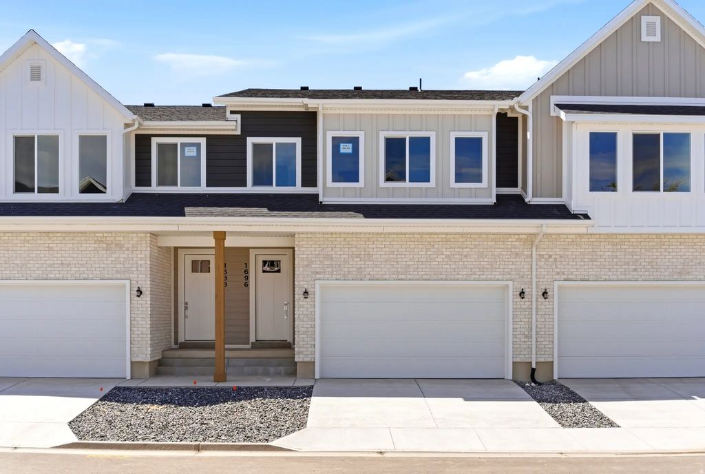 1696 W 2730 S 235, Syracuse