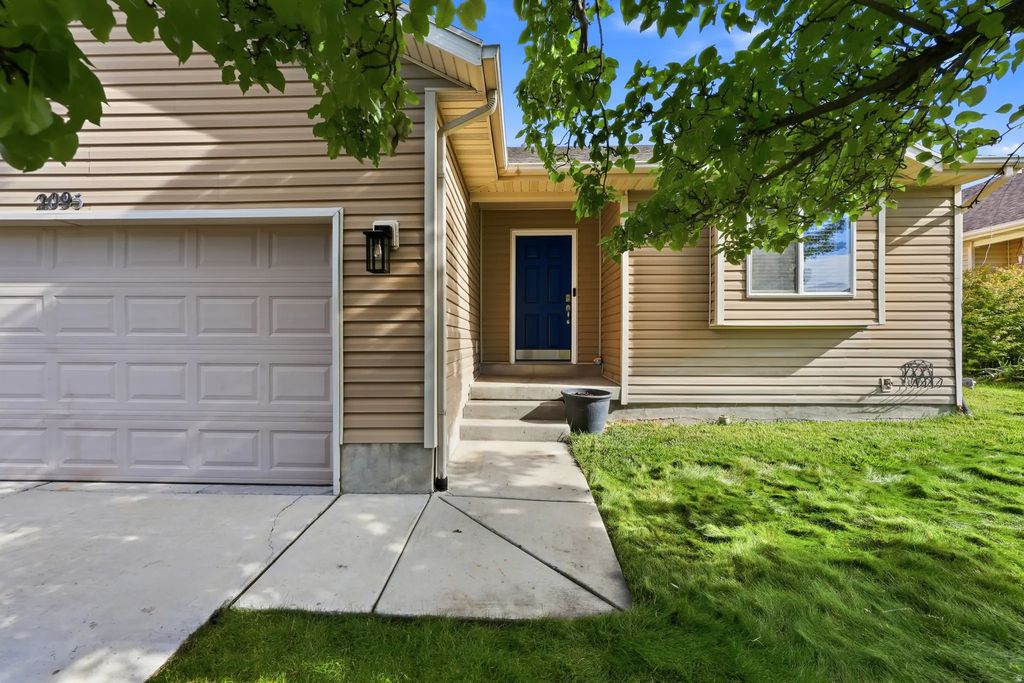2095 E Frontier St, Eagle Mountain