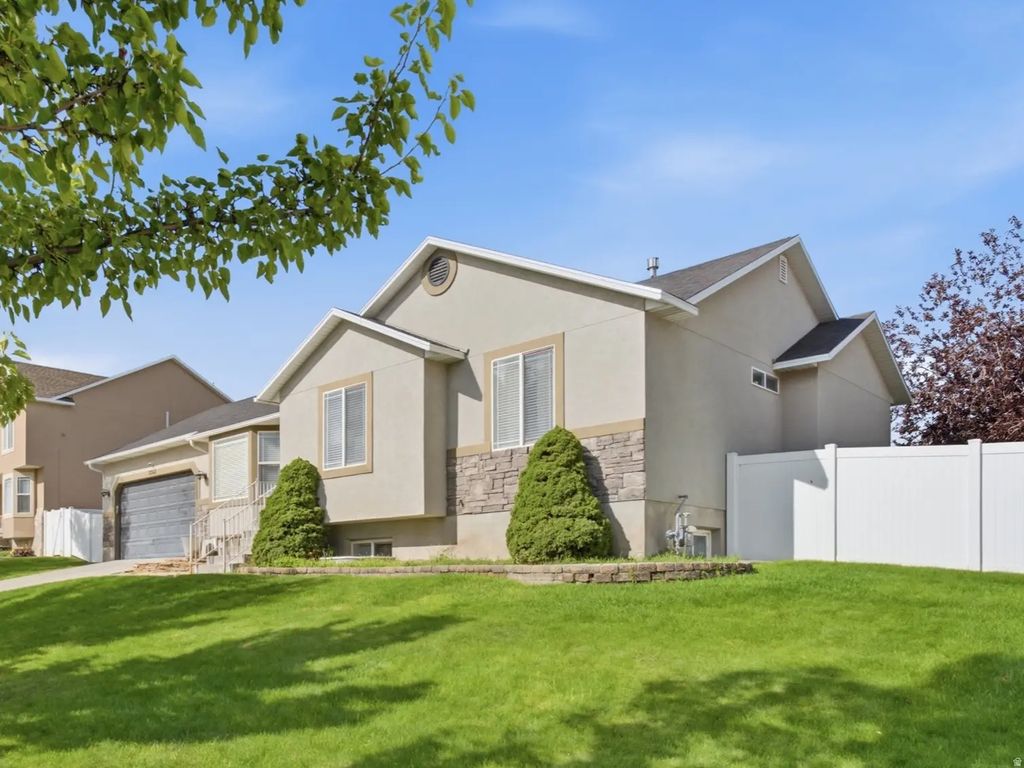 13562 S Rose Hill Dr, Riverton
