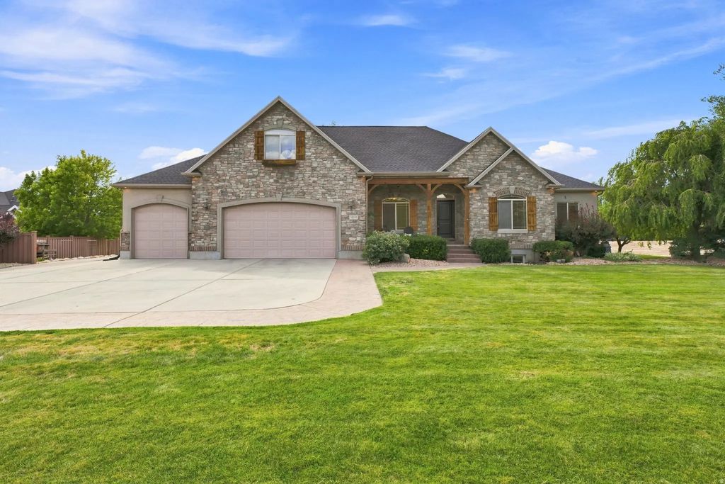 10313 N 6800 W, Highland