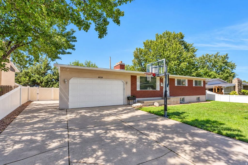 6824 S Nye Dr, Cottonwood Heights