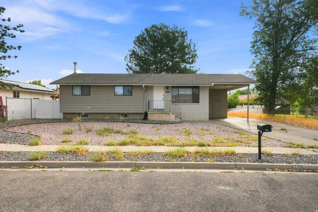755 Barlow St N, Clearfield
