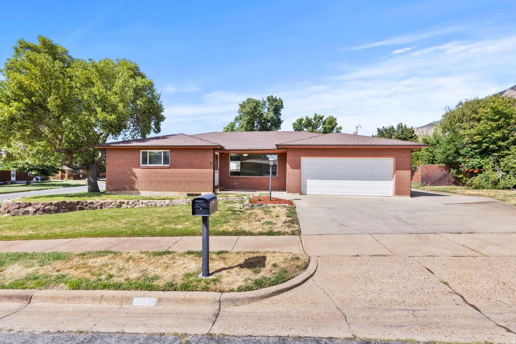 1008 Henderson Dr, Ogden