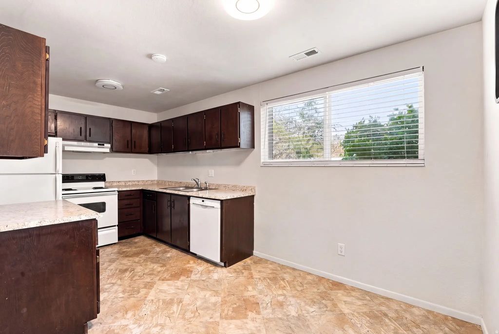 471 E 5600 S 4, Murray