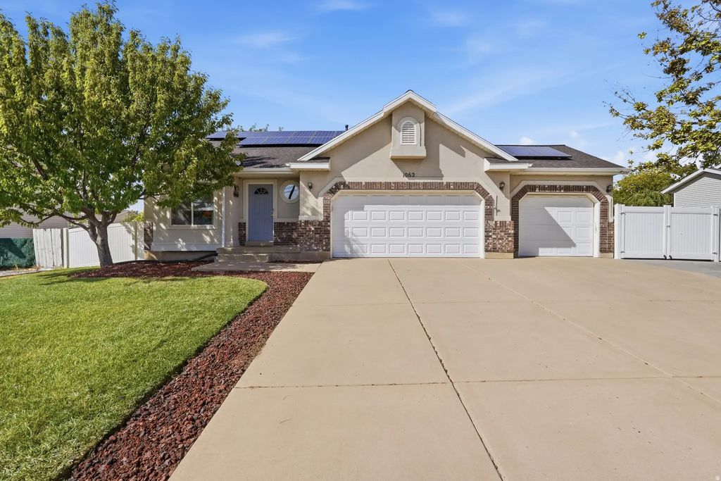 1062 W 200 S, Clearfield