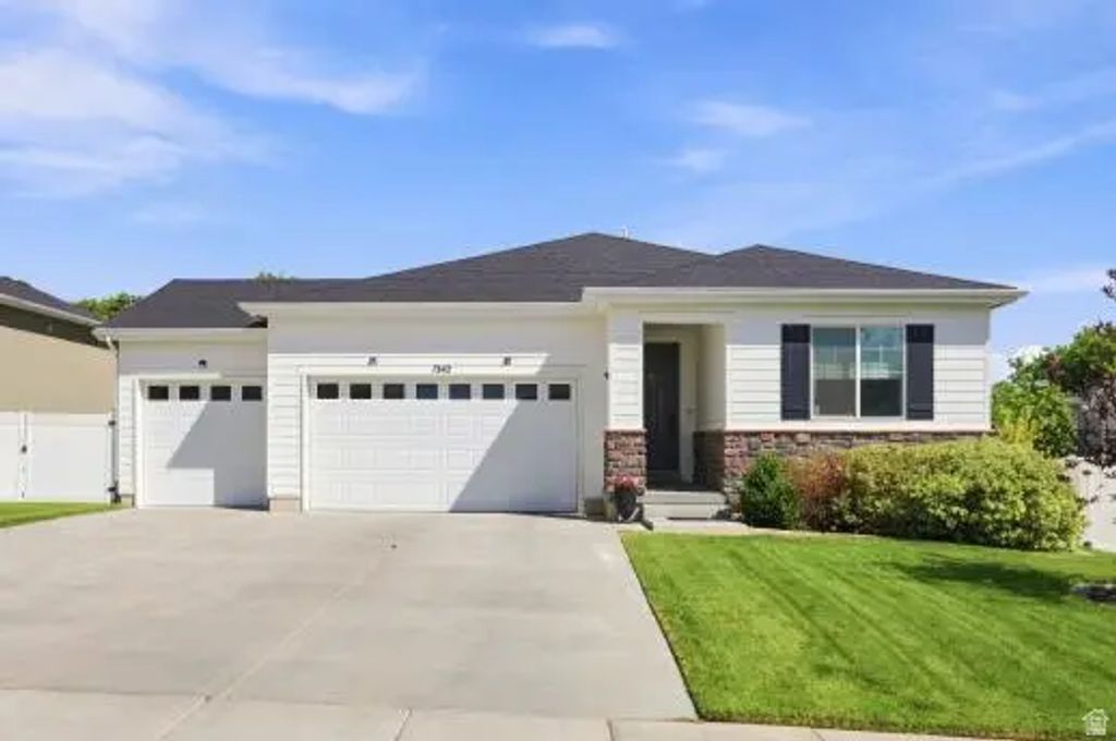 1342 W Autumn Brook Ln, Riverdale