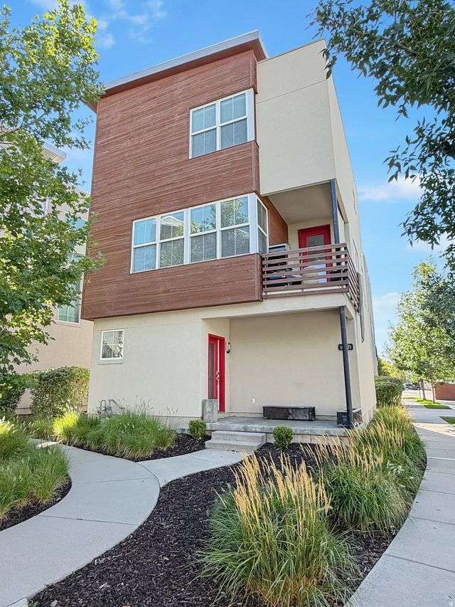 10371 S Roaring Creek Ln, South Jordan