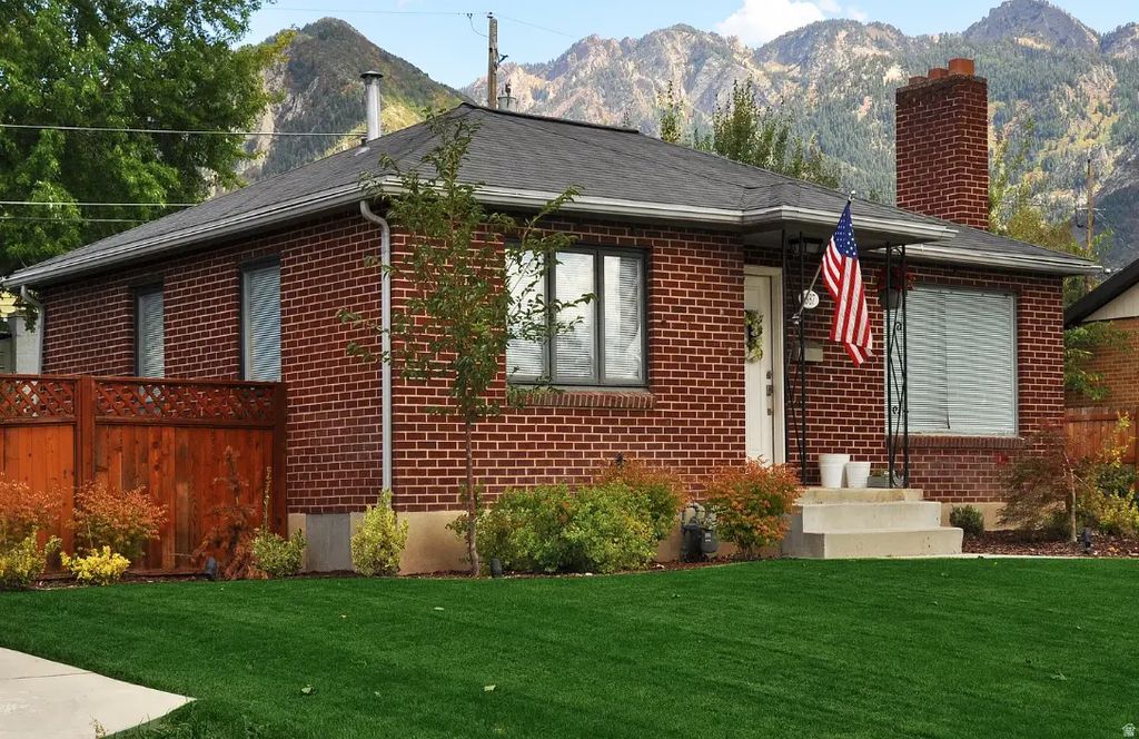 3387 S Plaza Way E, Millcreek