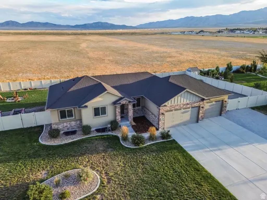 734 E Morning Dew Dr S, Grantsville