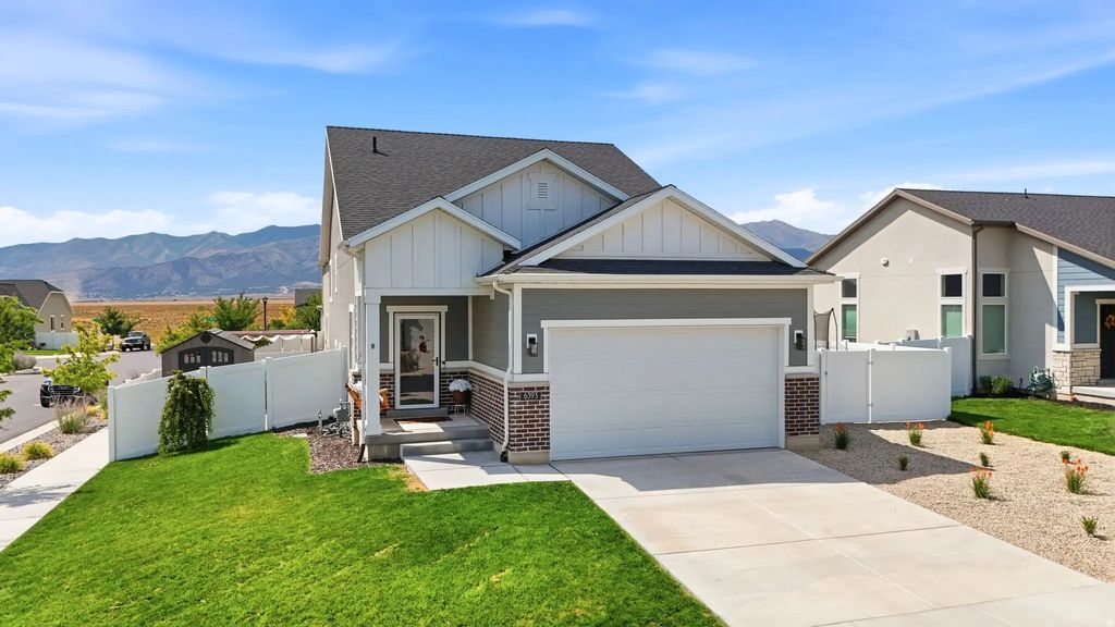 6393 N Pine Tree Way, Eagle Mountain