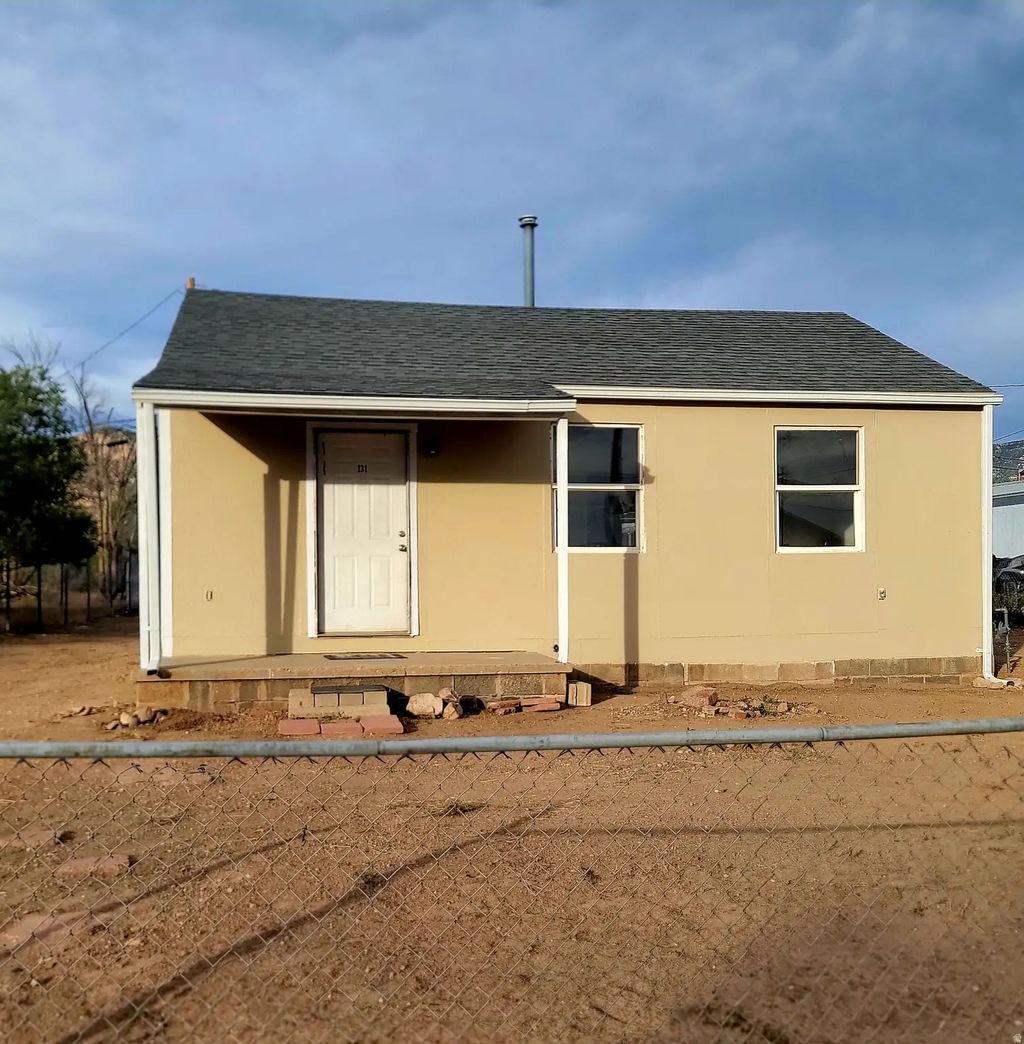131 W Whitmore Dr, East Carbon