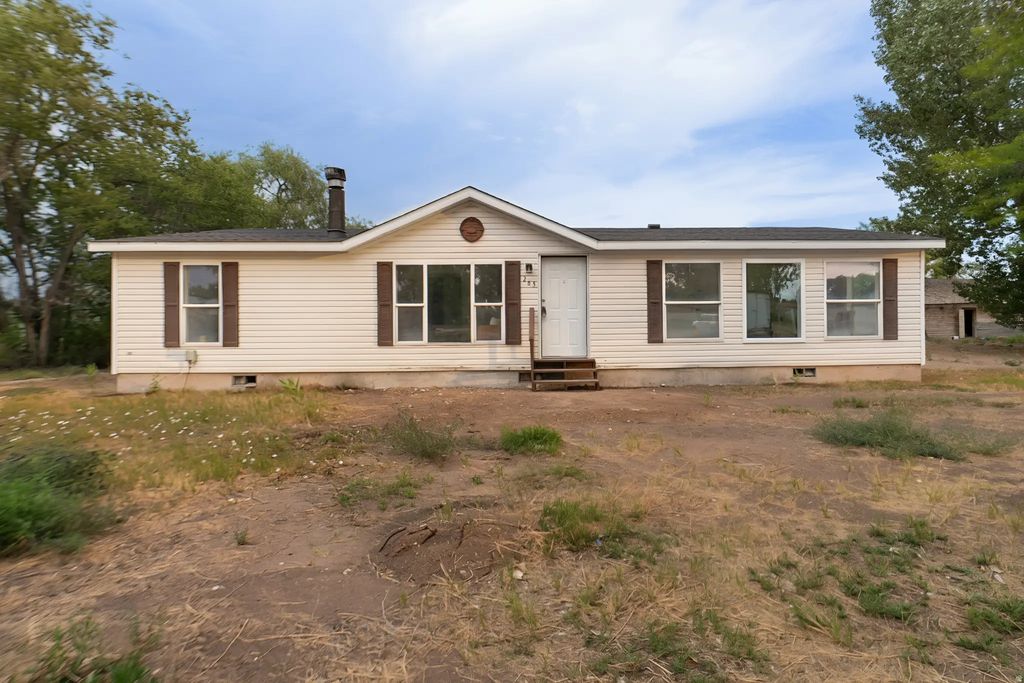 265 E 100 N, Myton