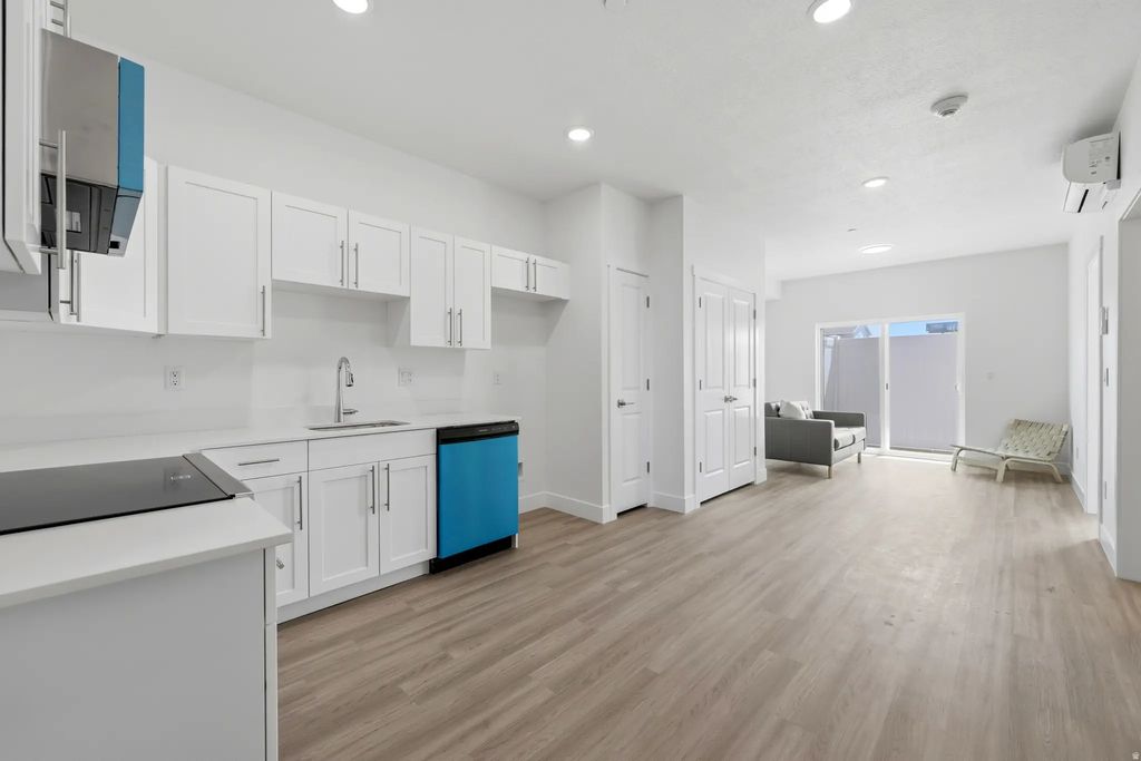 2085 N Main St 109, Sunset