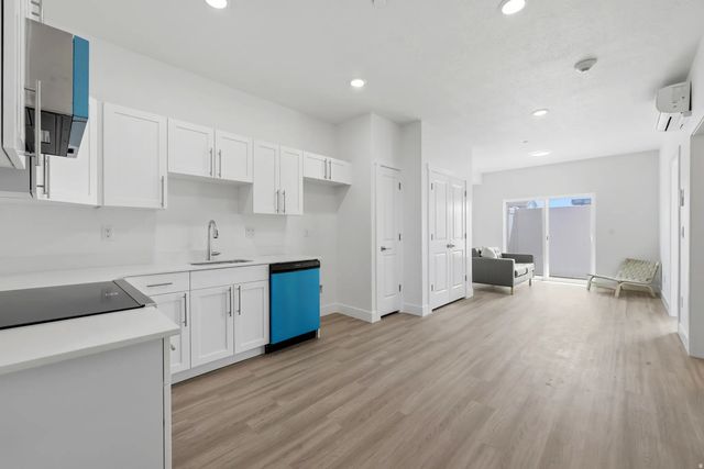 2085 N Main St 109, Sunset