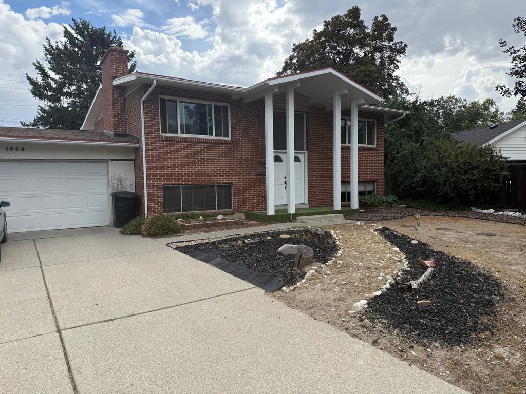 1244 E Greenfield Cir, Murray
