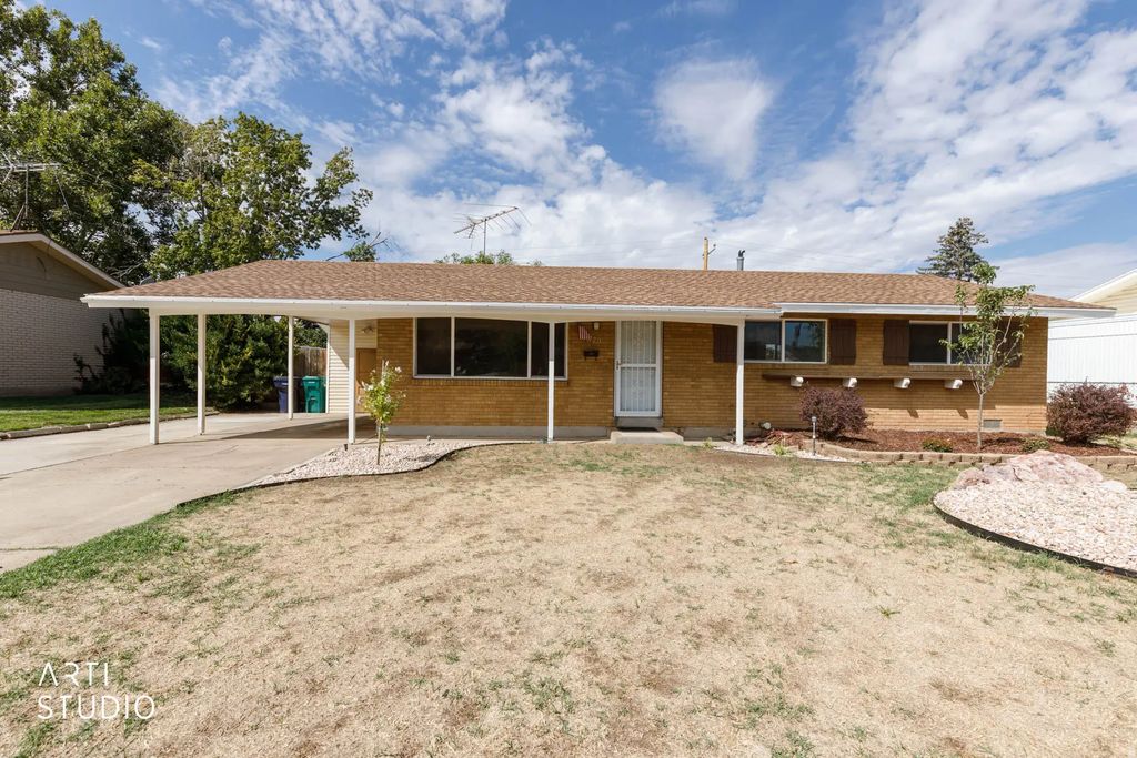 4479 S 2075 W, Roy