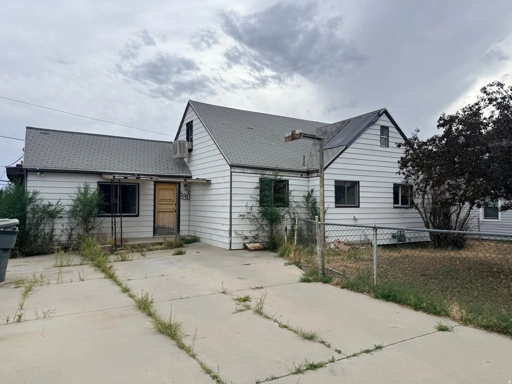 338 Columbia Dr, East Carbon