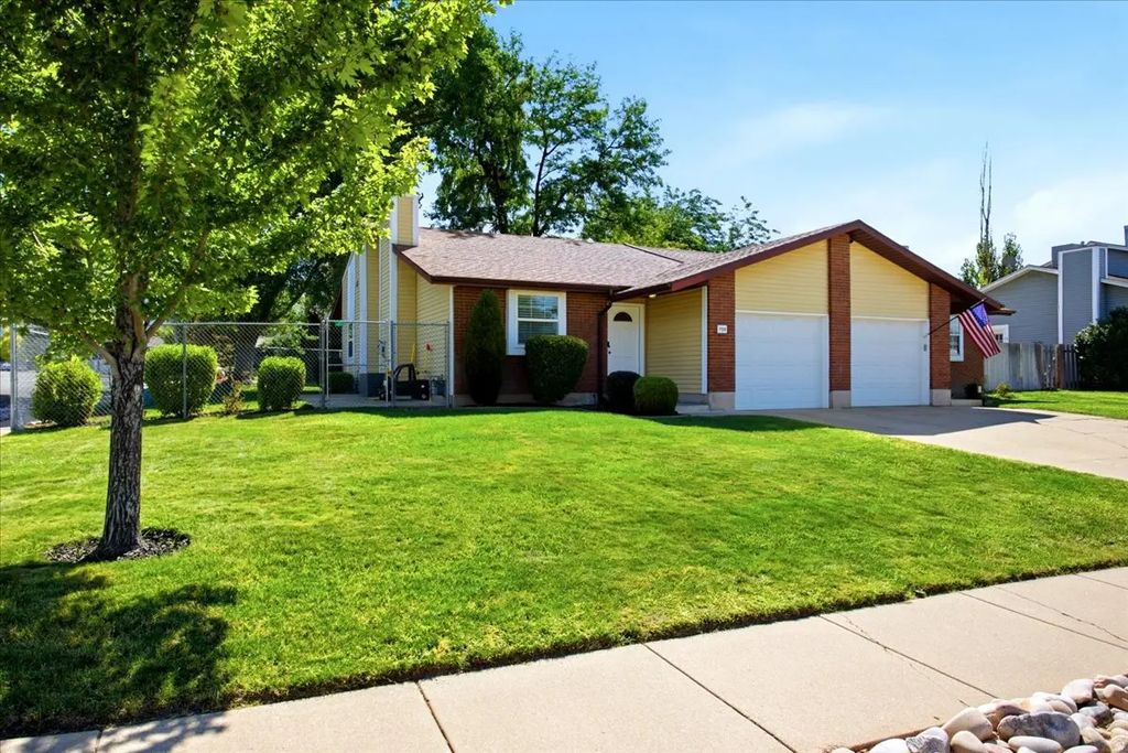756 N 400 St W, Kaysville