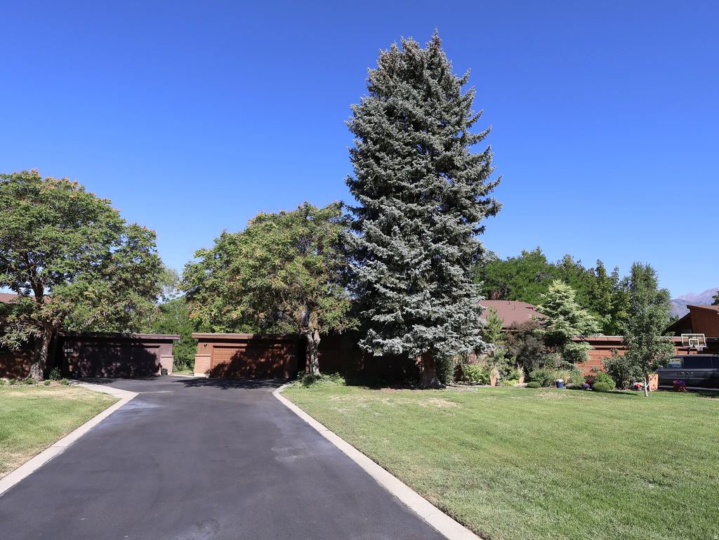 2755 N Edgewood Dr E, Provo