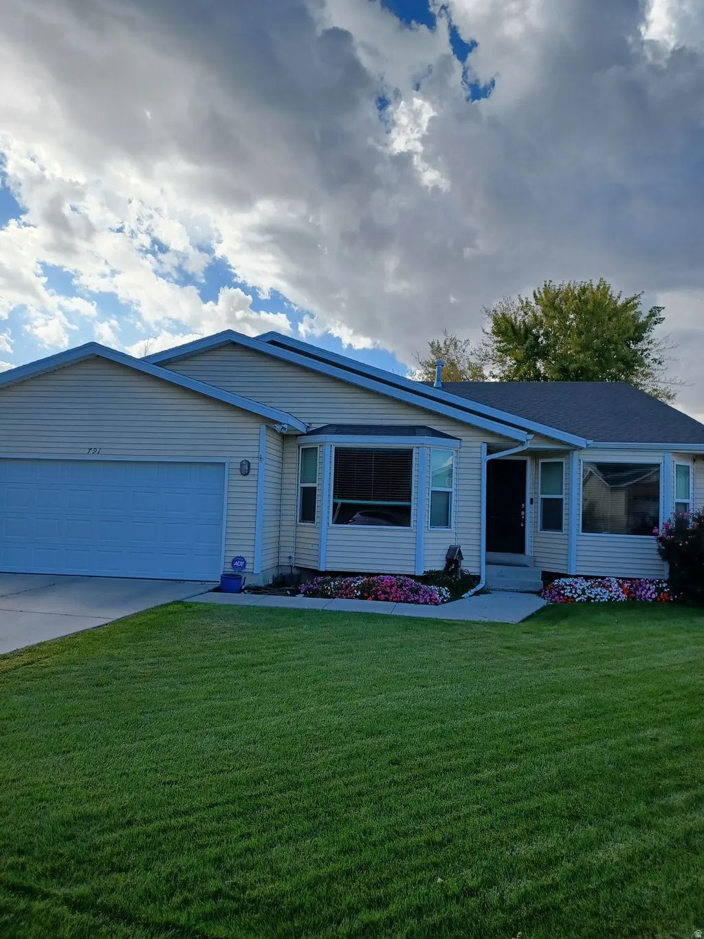 791 W Spanish Oak Way, Murray