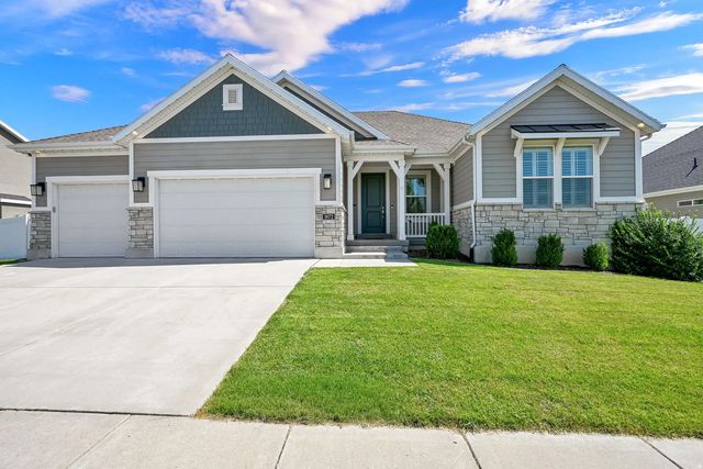1872 N Frost Dr, Farmington