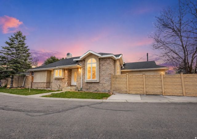 1522 E Amblewood Ln, Millcreek