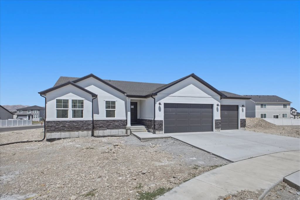 1423 N Harper Way 220, Tooele
