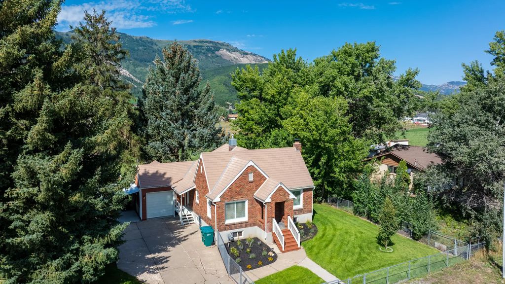 3949 N 3500 E, Eden
