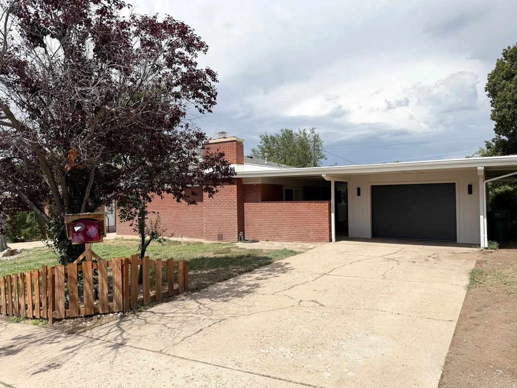 2588 W 4900 S, Roy