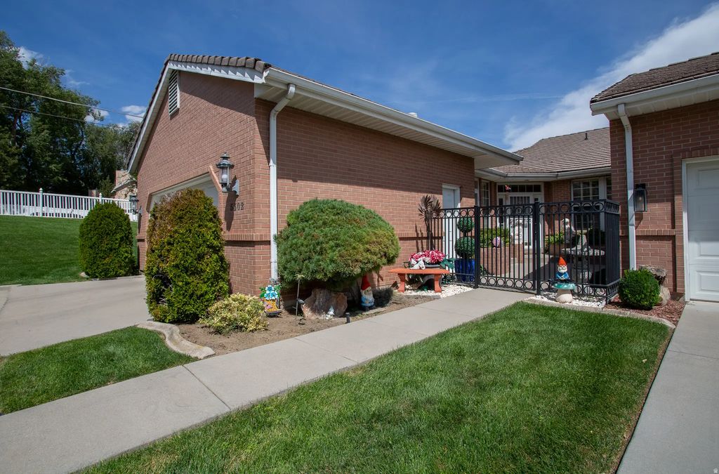 5302 S Birch Point Rd E, Murray