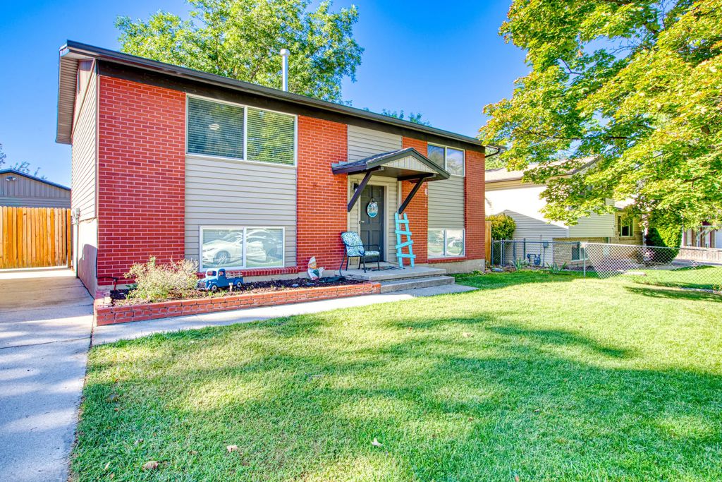 597 W 1750 N, Clinton