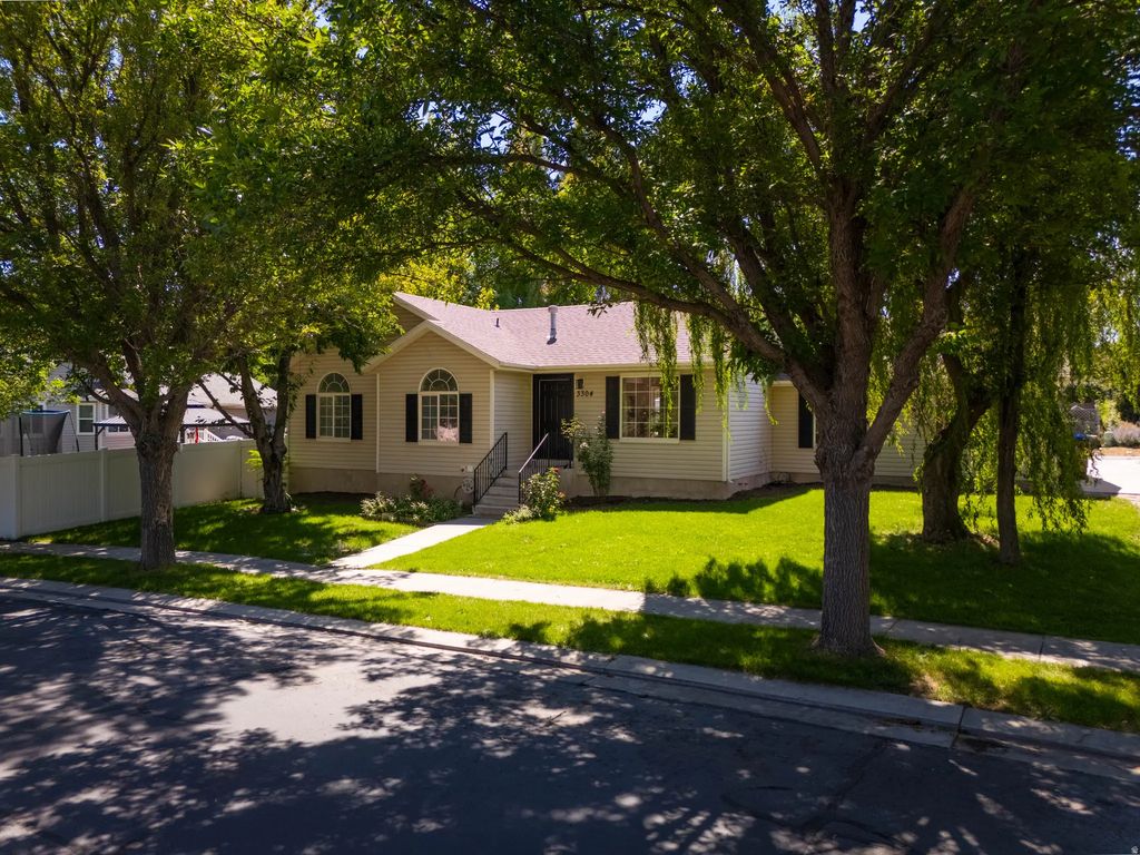 3304 E Sparrowhawk Cir, Eagle Mountain
