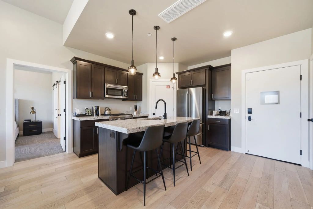 909 W Peace Tree Trl 409, Kamas